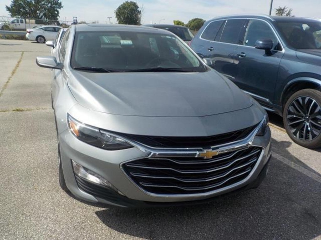 2024 Chevrolet Malibu 1LT photo 2