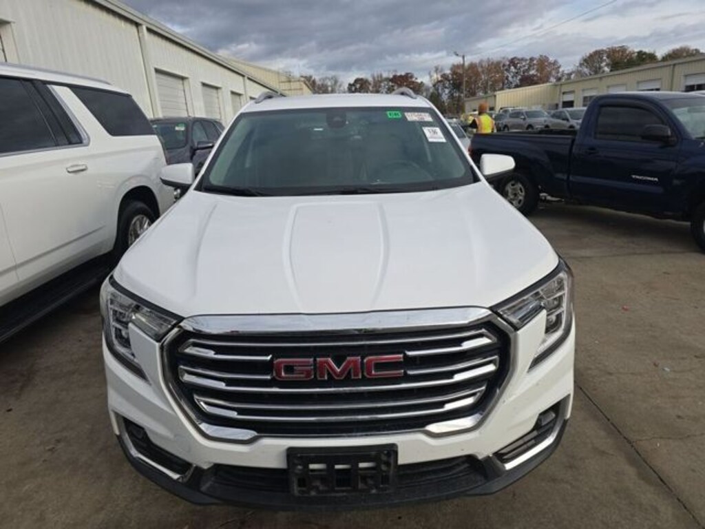 Used 2024 GMC Terrain SLT SUV