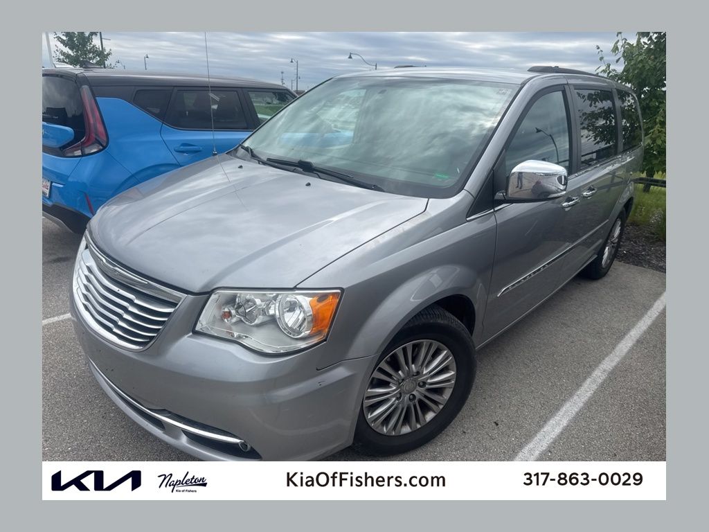 2016 Chrysler Town & Country Touring-L's photo