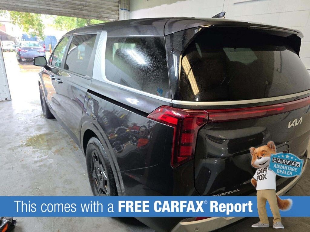 Used 2025 Kia Carnival LXS Minivan/Van