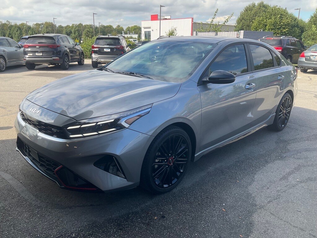 2023 Kia Forte GT photo 3