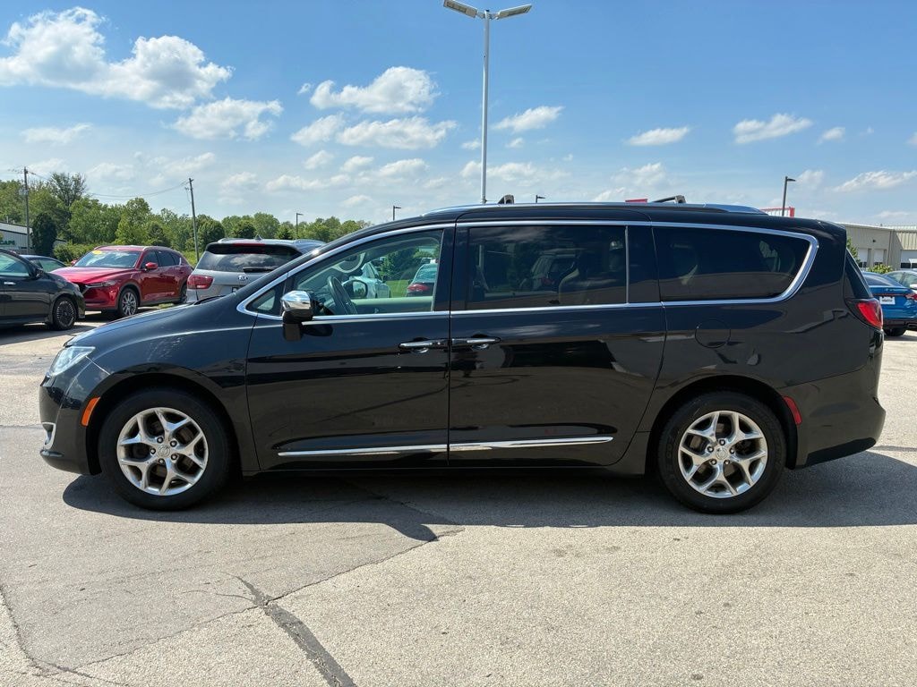 Used 2019 Chrysler Pacifica Limited Minivan/Van
