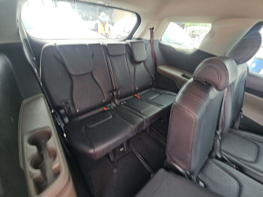 Used 2025 Kia Carnival LXS Minivan/Van