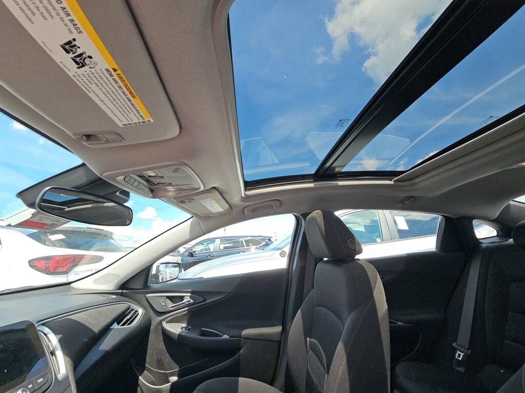2024 Chevrolet Malibu 1LT photo 2