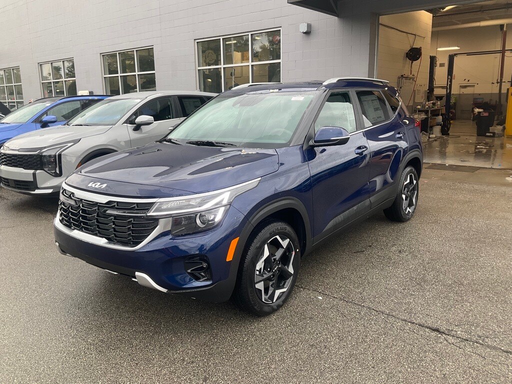 2025 Kia Seltos EX photo 3