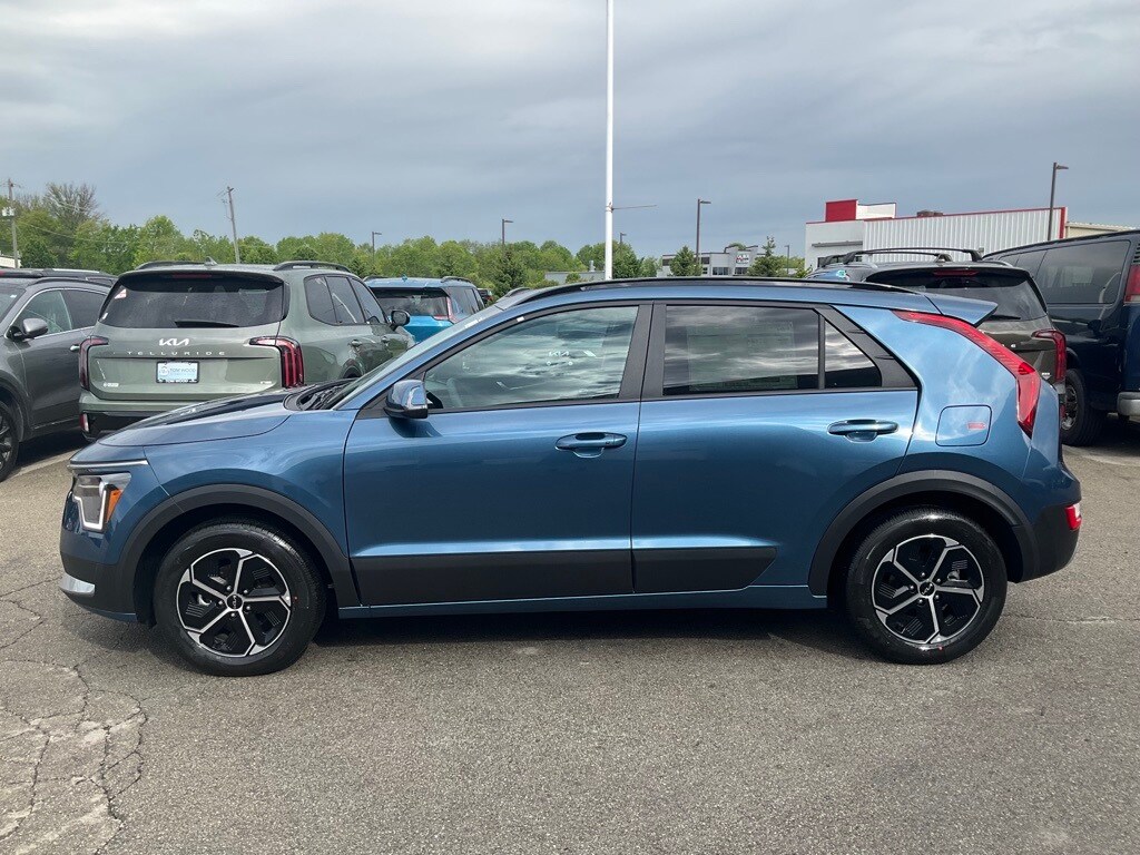 Used 2025 Kia Niro EX SUV