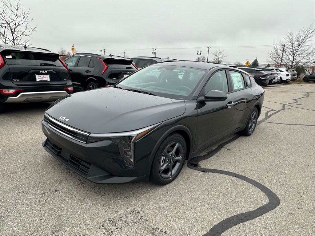 2025 Kia K4 LXS photo 3