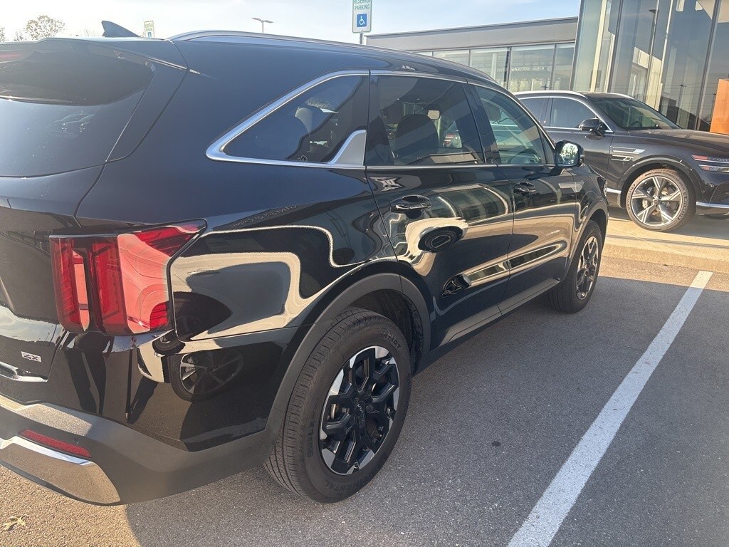 2024 Kia Sorento S photo 4