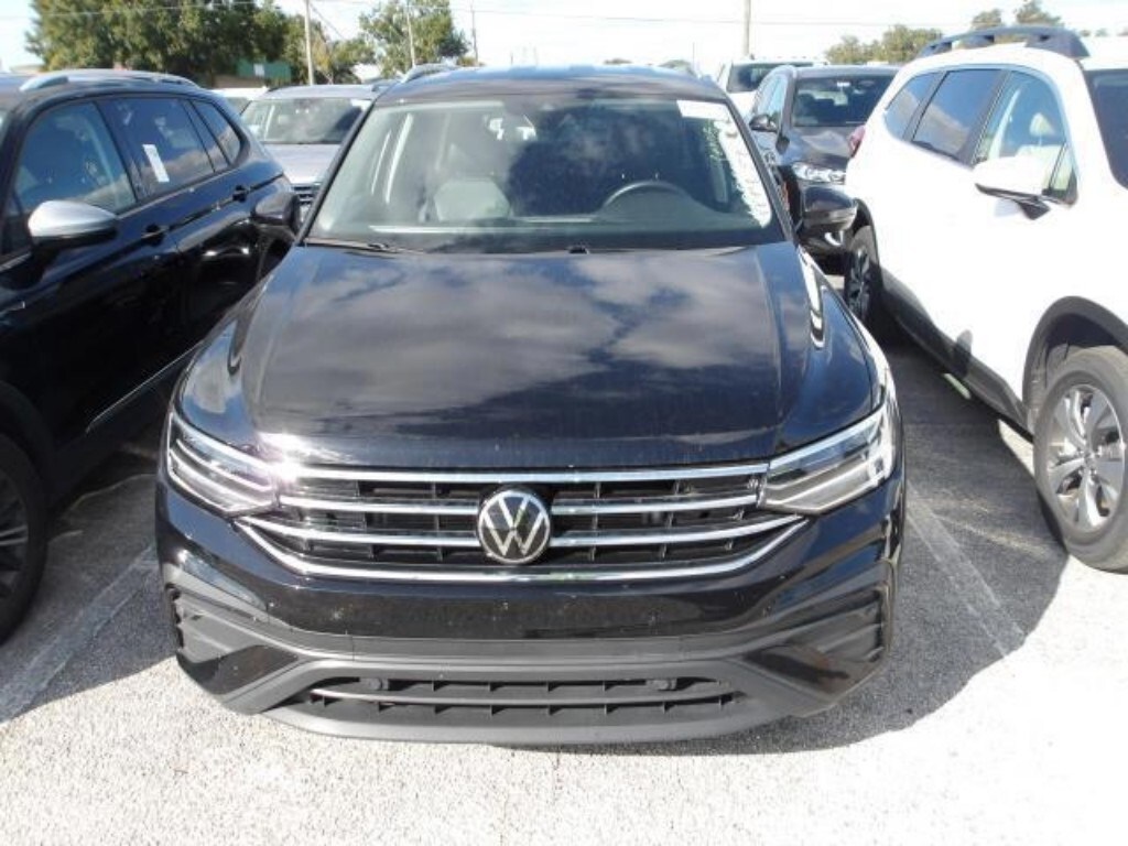 2024 Volkswagen Tiguan SE Wolfsburg Edition photo 2