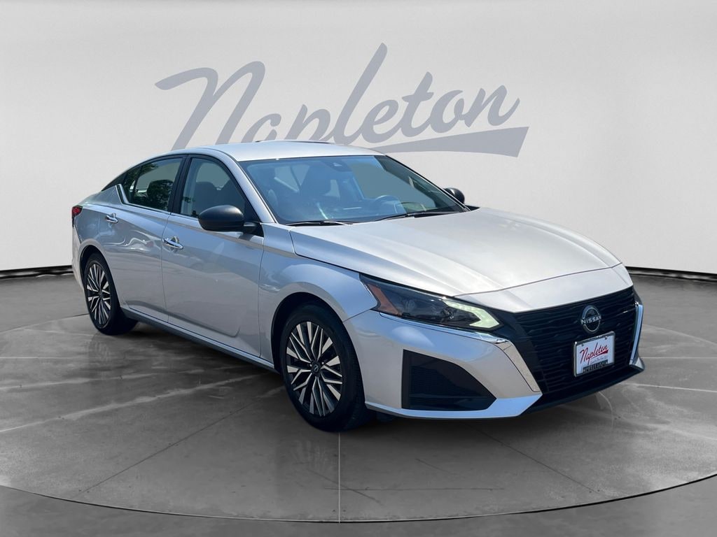Used 2024 Nissan Altima 2.5 SV Sedan