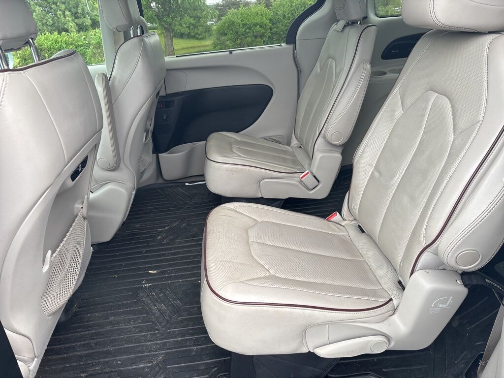 Used 2017 Chrysler Pacifica Limited Minivan/Van
