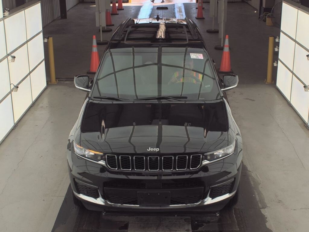 2024 Jeep Grand Cherokee Limited photo 2