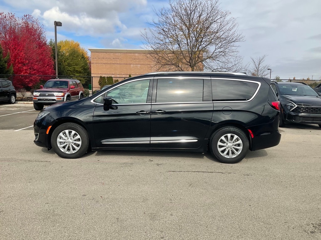 Used 2018 Chrysler Pacifica Touring L Minivan/Van