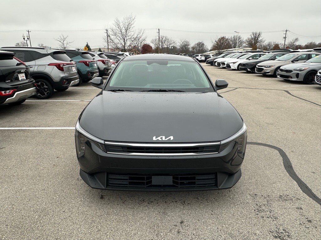 2025 Kia K4 LXS photo 2
