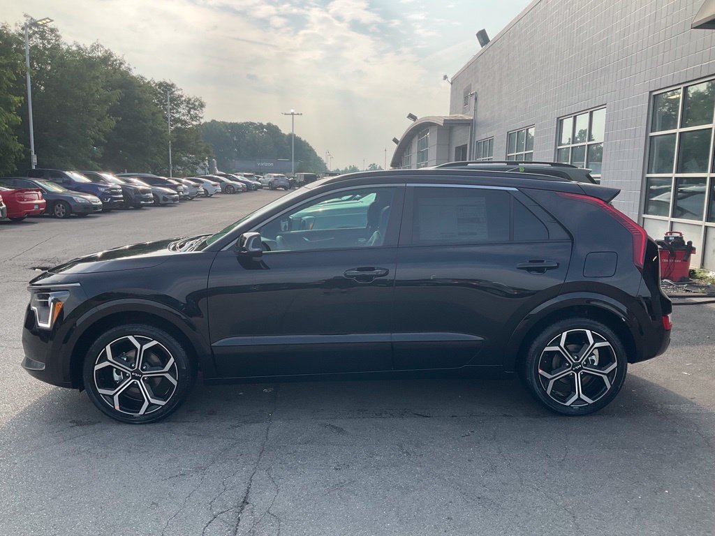 Certified 2025 Kia Niro EX Touring SUV