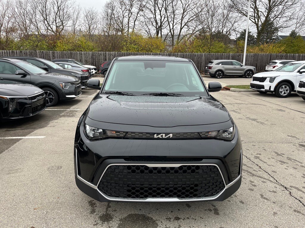 2025 Kia Soul LX photo 2