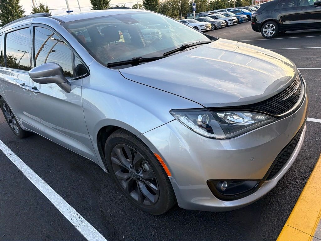 Used 2020 Chrysler Pacifica Limited Minivan/Van
