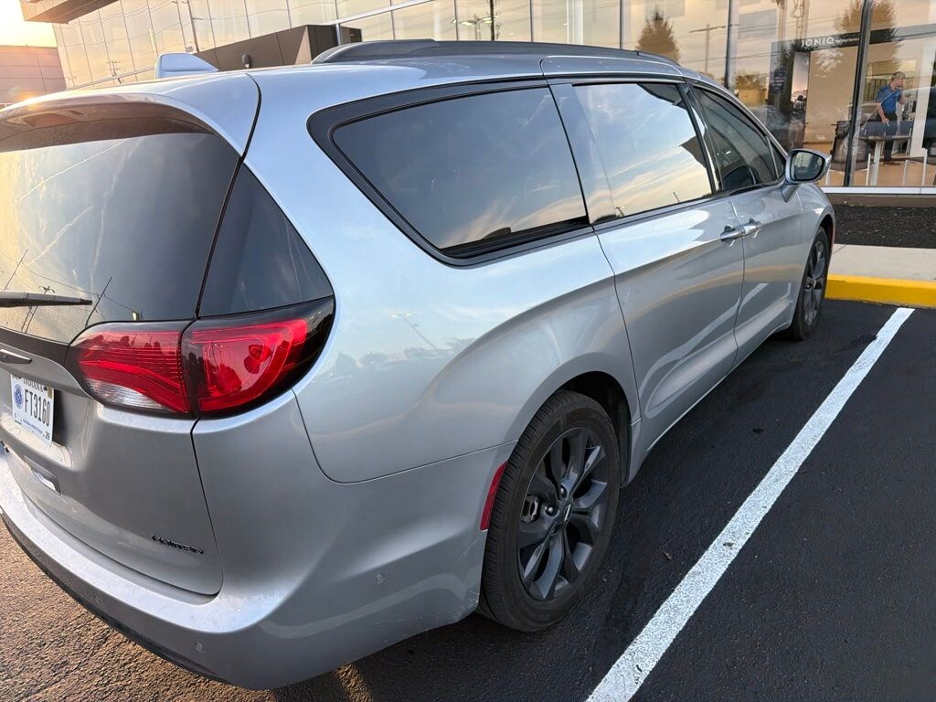 Used 2020 Chrysler Pacifica Limited Minivan/Van