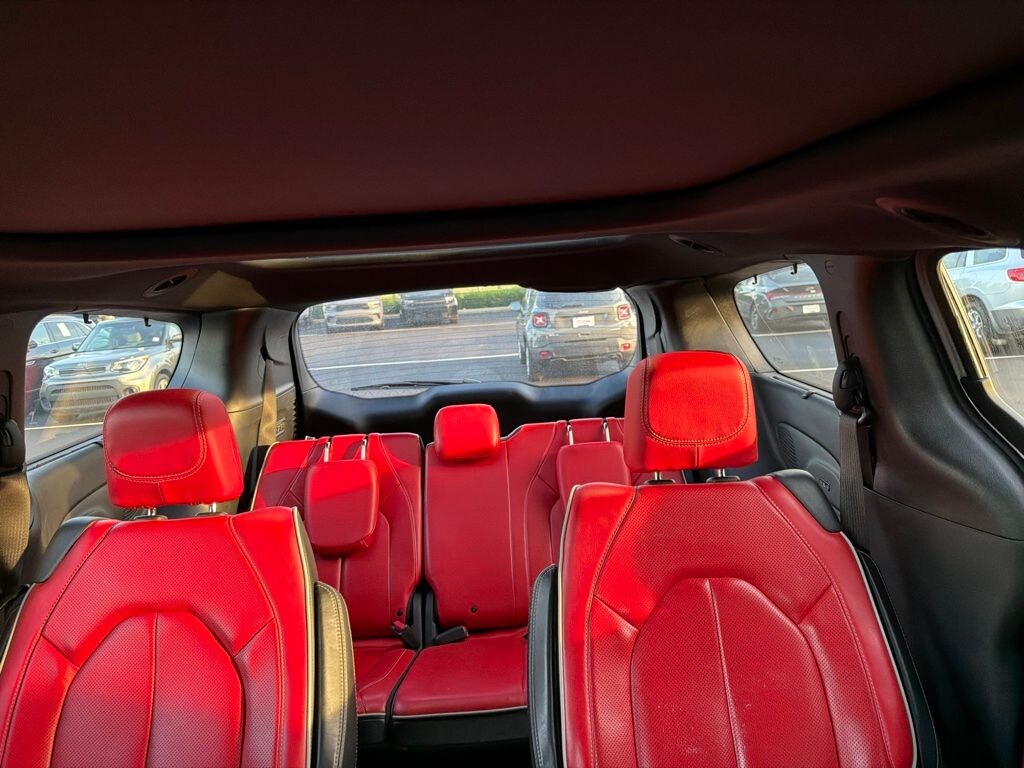 Used 2020 Chrysler Pacifica Limited Minivan/Van