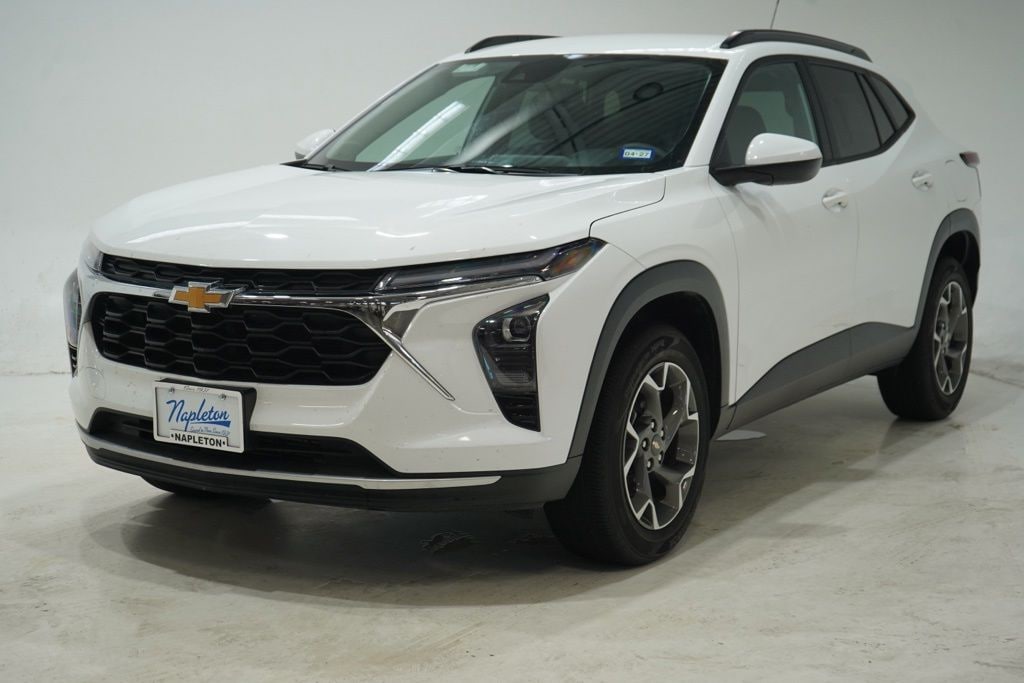 Used 2025 Chevrolet Trax LT SUV