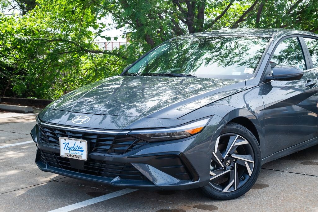 Used 2025 Hyundai Elantra Limited Sedan