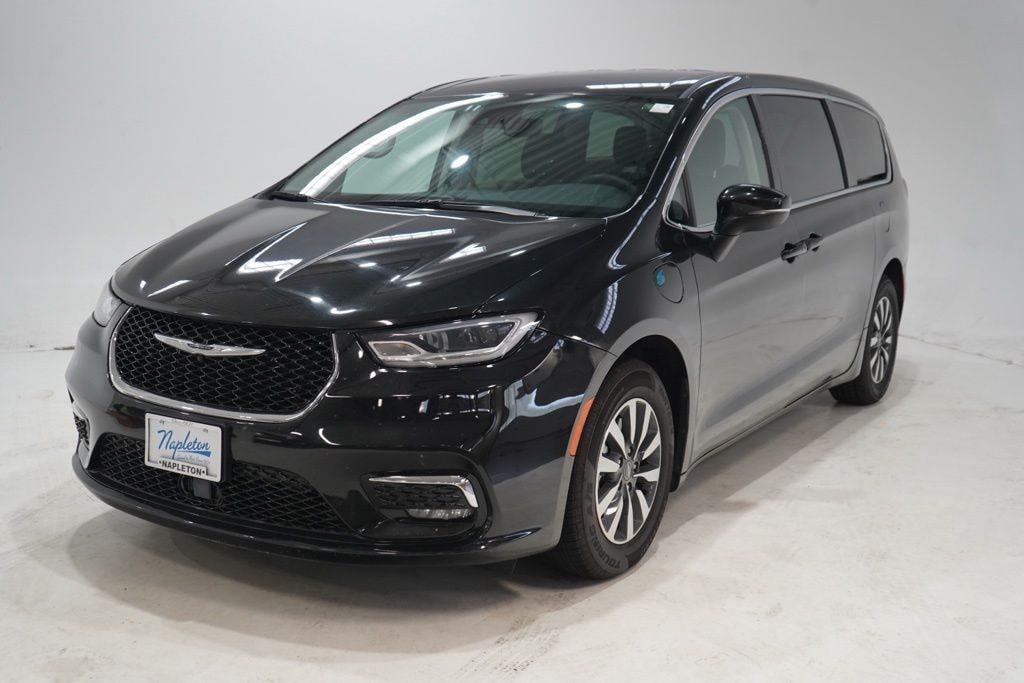 Used 2023 Chrysler Pacifica Hybrid Touring L Minivan/Van