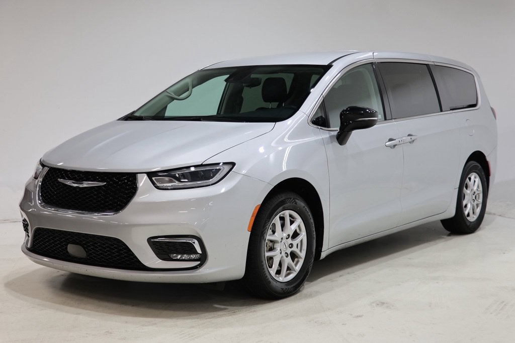 Used 2024 Chrysler Pacifica Touring L Minivan/Van