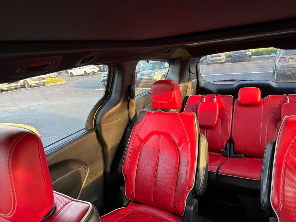 Used 2020 Chrysler Pacifica Limited Minivan/Van