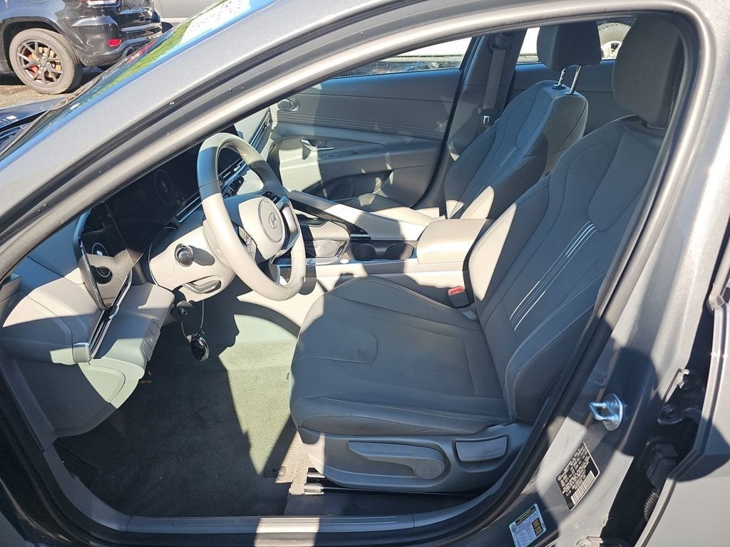 Used 2025 Hyundai Elantra SEL Convenience Sedan