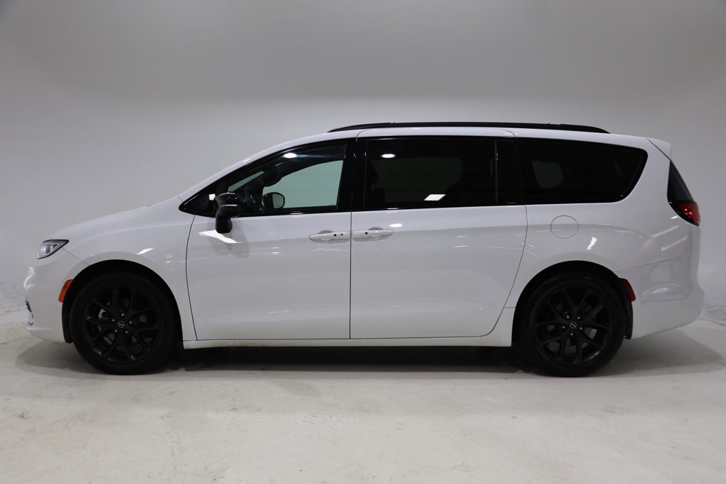 Used 2025 Chrysler Pacifica Limited Minivan/Van