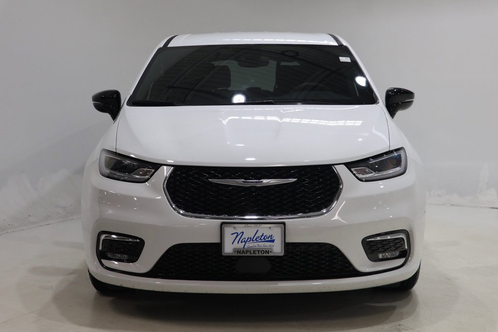 Used 2025 Chrysler Pacifica Select Minivan/Van