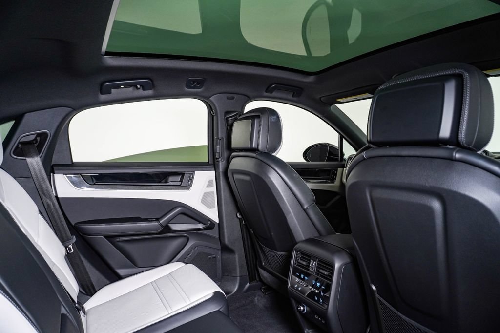 2026 Porsche Cayenne Coup E-Hybrid - Photo 16