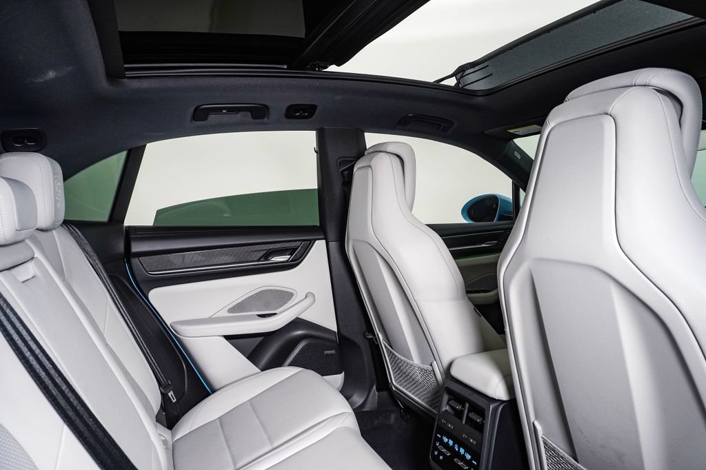 2025 Porsche Macan S - Photo 16