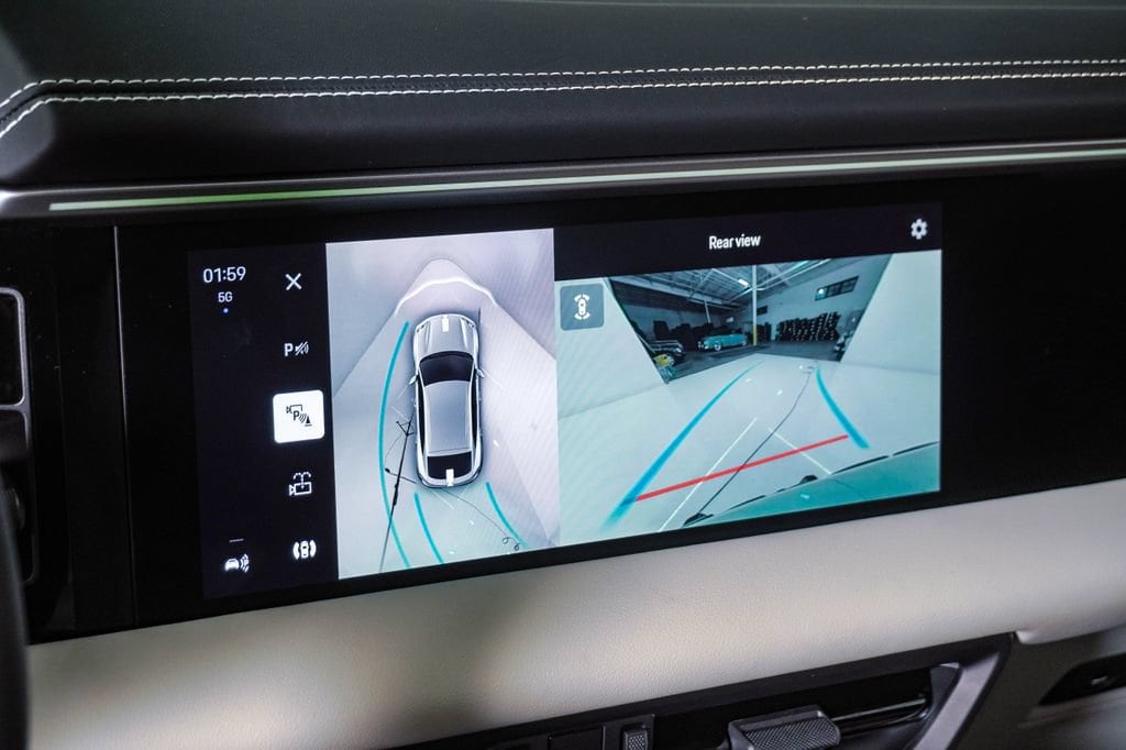 2025 Porsche Macan S - Photo 23