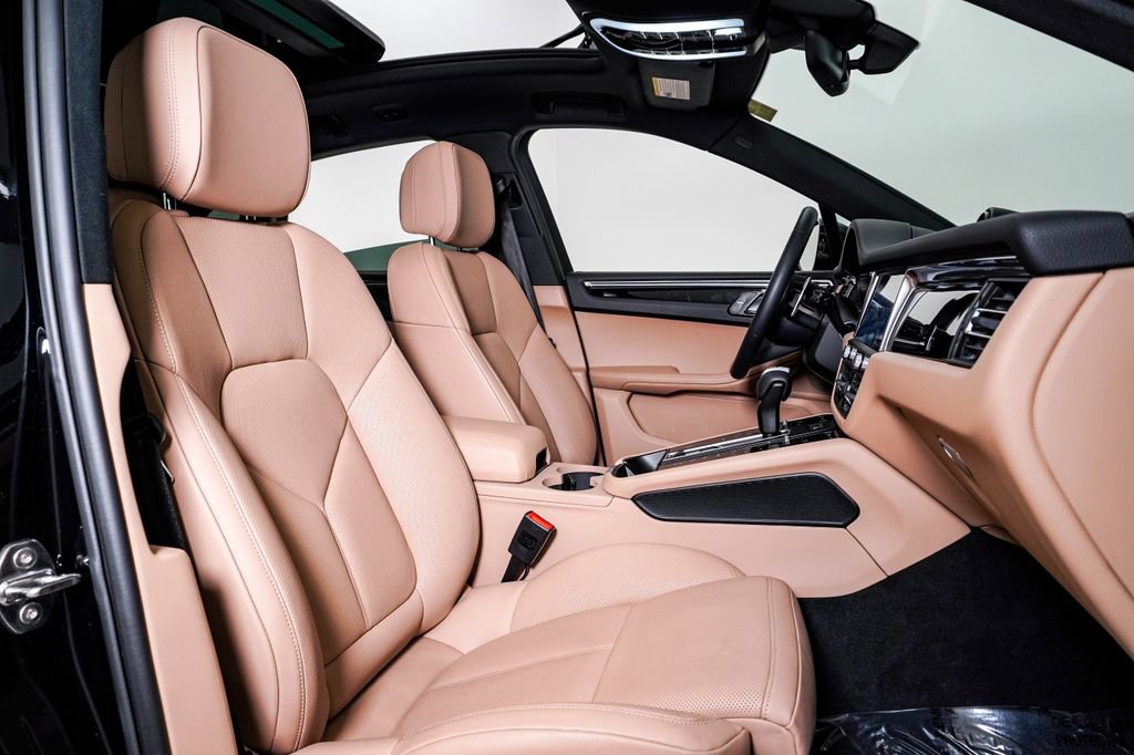 2025 Porsche Macan T - Photo 15