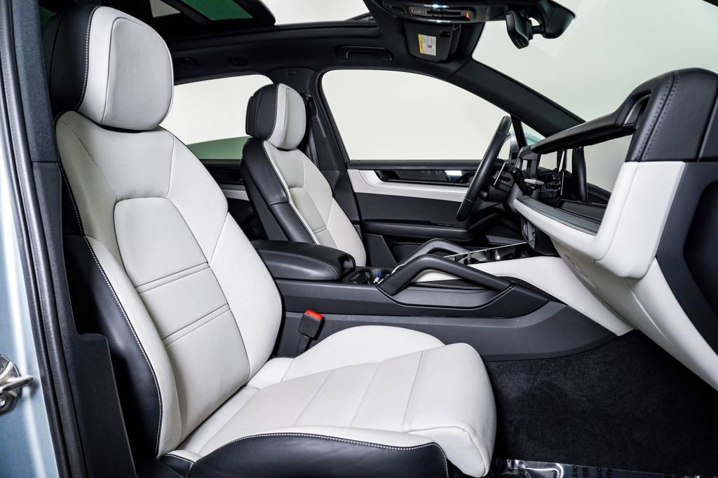 2025 Porsche Cayenne Base - Photo 14