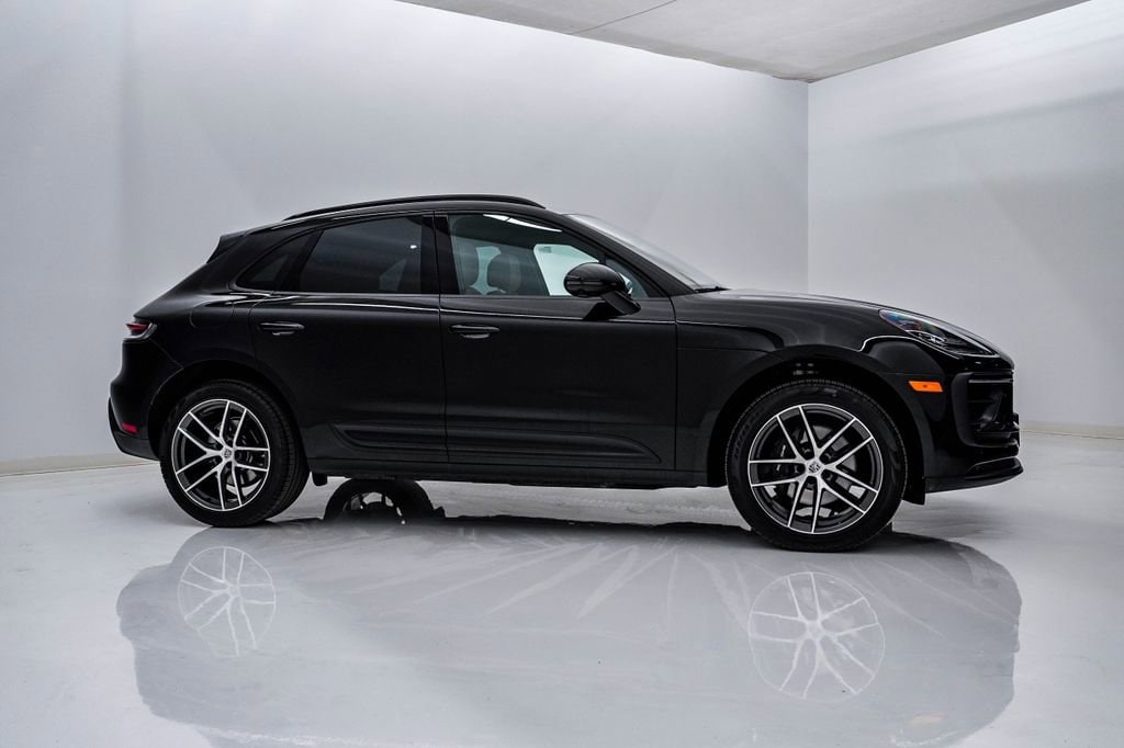 2025 Porsche Macan T - Photo 9
