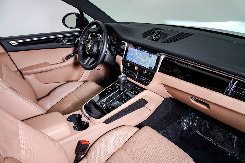 2025 Porsche Macan T - Photo 14