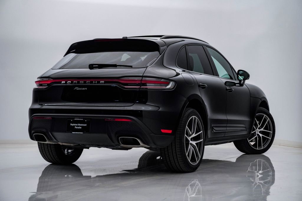 2025 Porsche Macan T - Photo 12