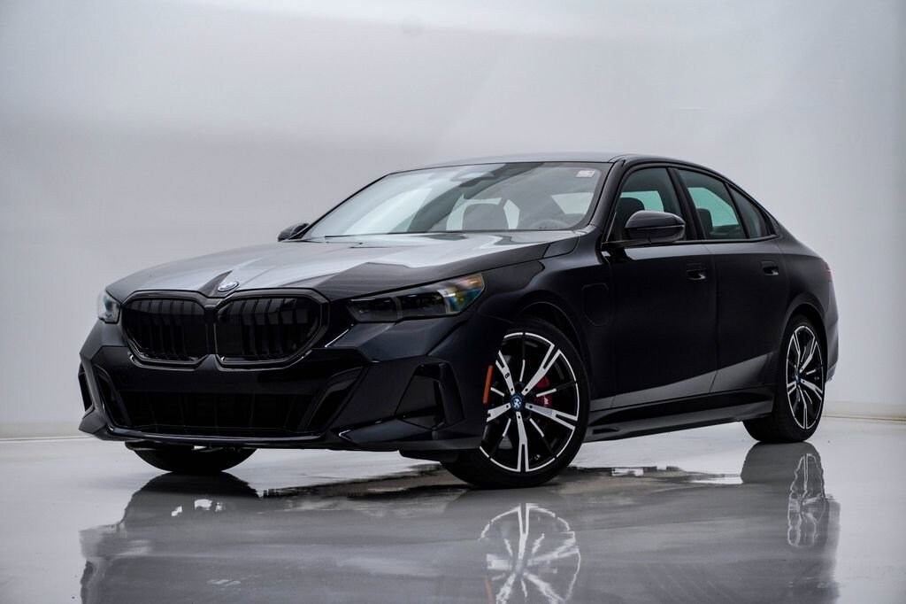 Used 2025 BMW 550e xDrive Sedan