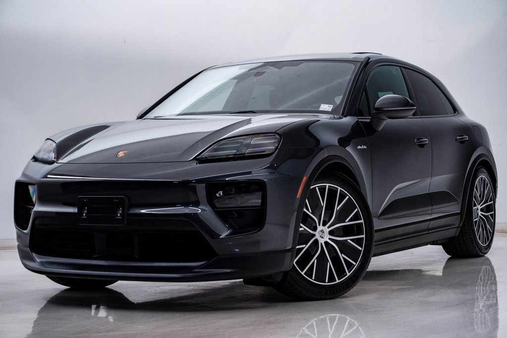 2025 Porsche Macan Base's photo