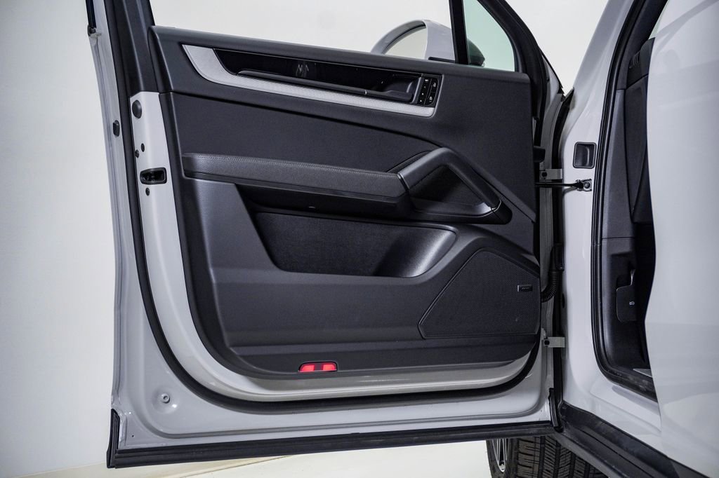 2025 Porsche Cayenne Base - Photo 25