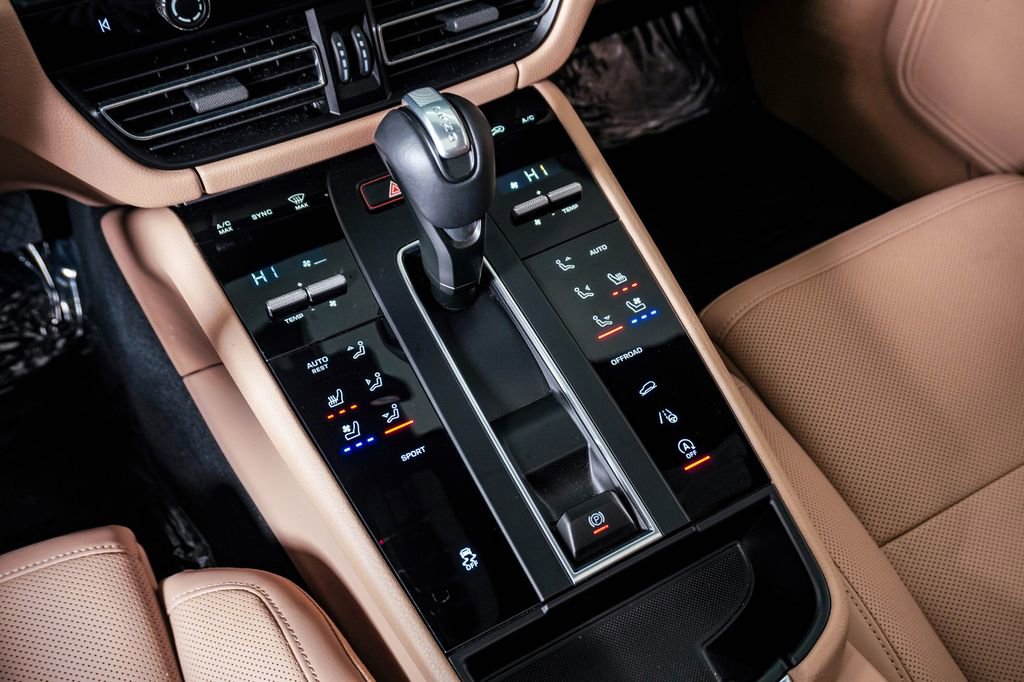 2025 Porsche Macan T - Photo 22