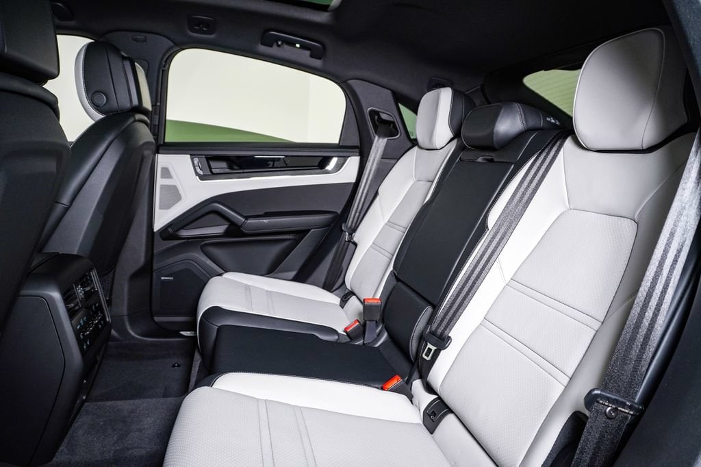 2026 Porsche Cayenne Coup E-Hybrid - Photo 17