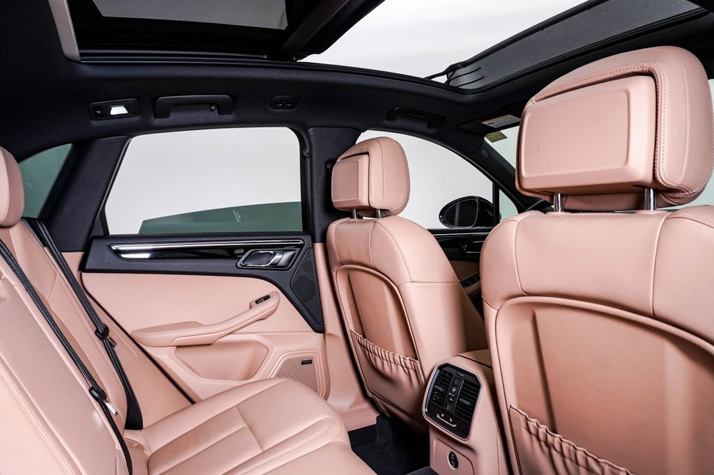 2025 Porsche Macan T - Photo 16
