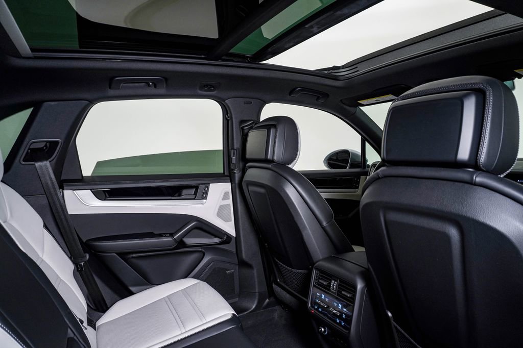 2025 Porsche Cayenne Base - Photo 15