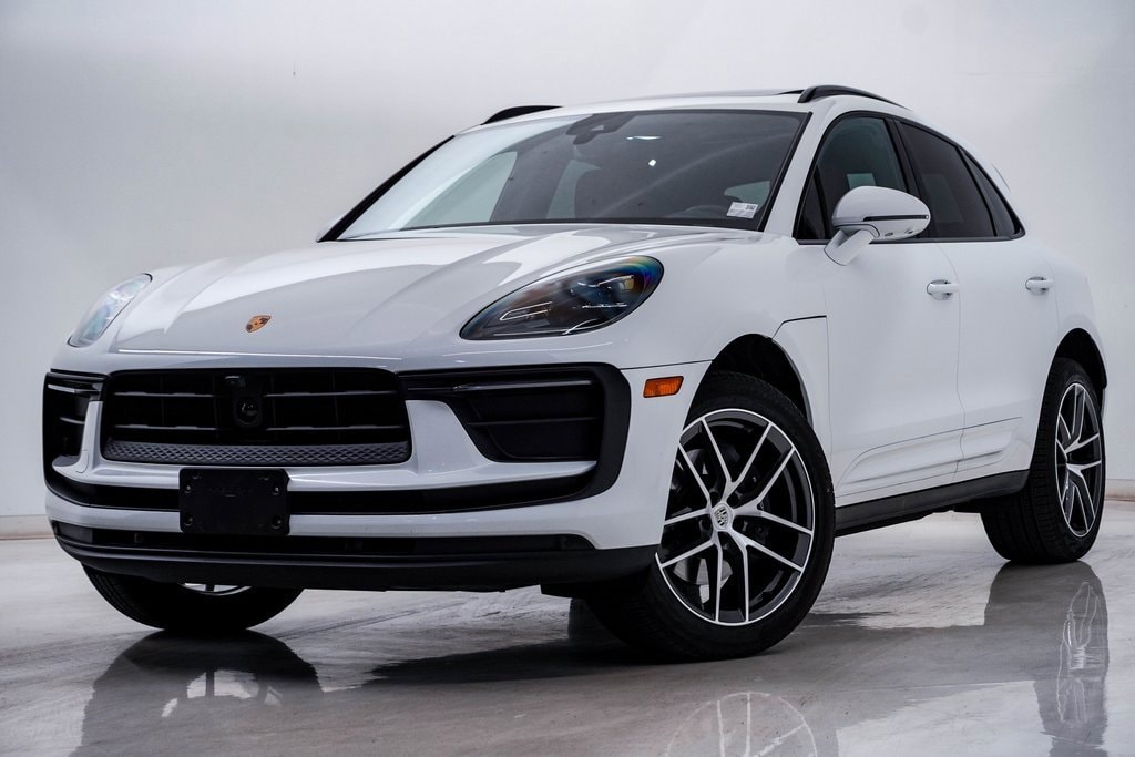 2025 Porsche Macan's photo