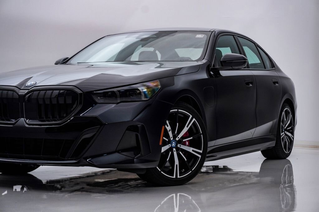 Used 2025 BMW 550e xDrive Sedan