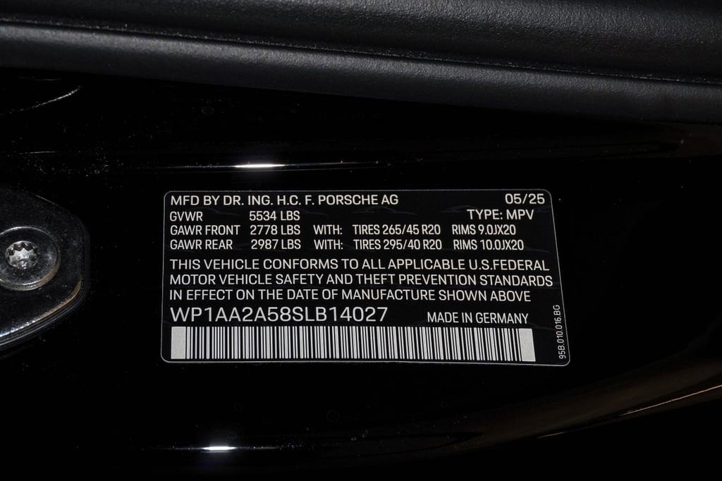 2025 Porsche Macan T - Photo 28