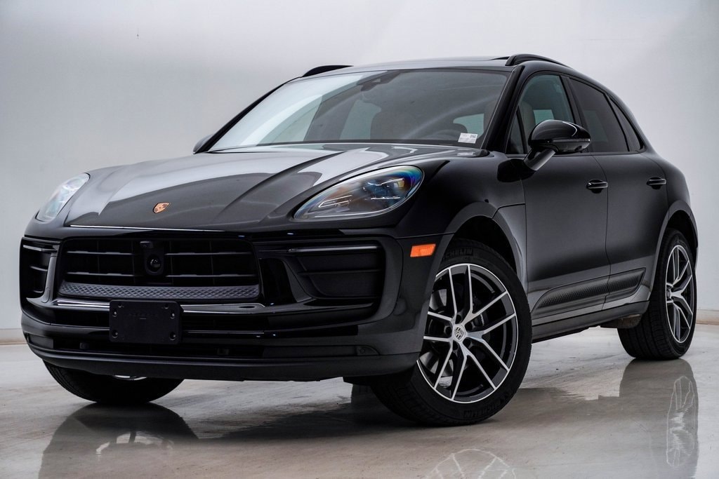 2025 Porsche Macan's photo